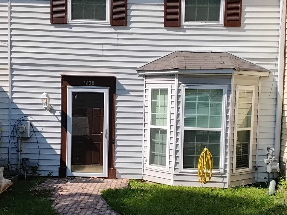 1038 Huntington Trce SE