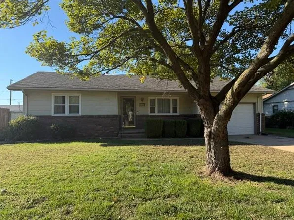 515 W Avenue D Ct, Garden Plain, KS 67050