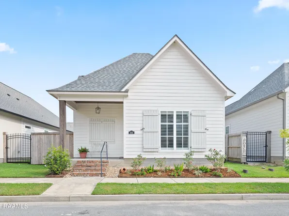 303 Manor House Ln, Lafayette, LA 70507