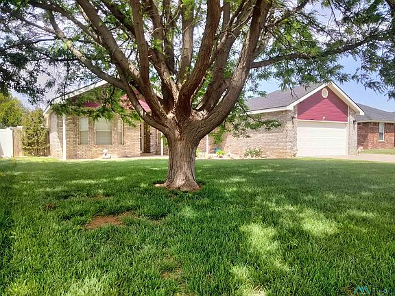 4th image of 2412 Howard Cowper Dr
