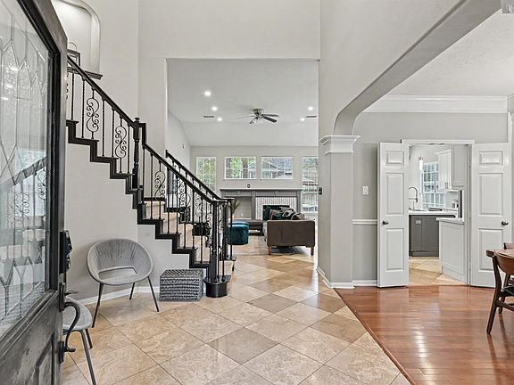 4th image of 22 S Bristol Oak Cir