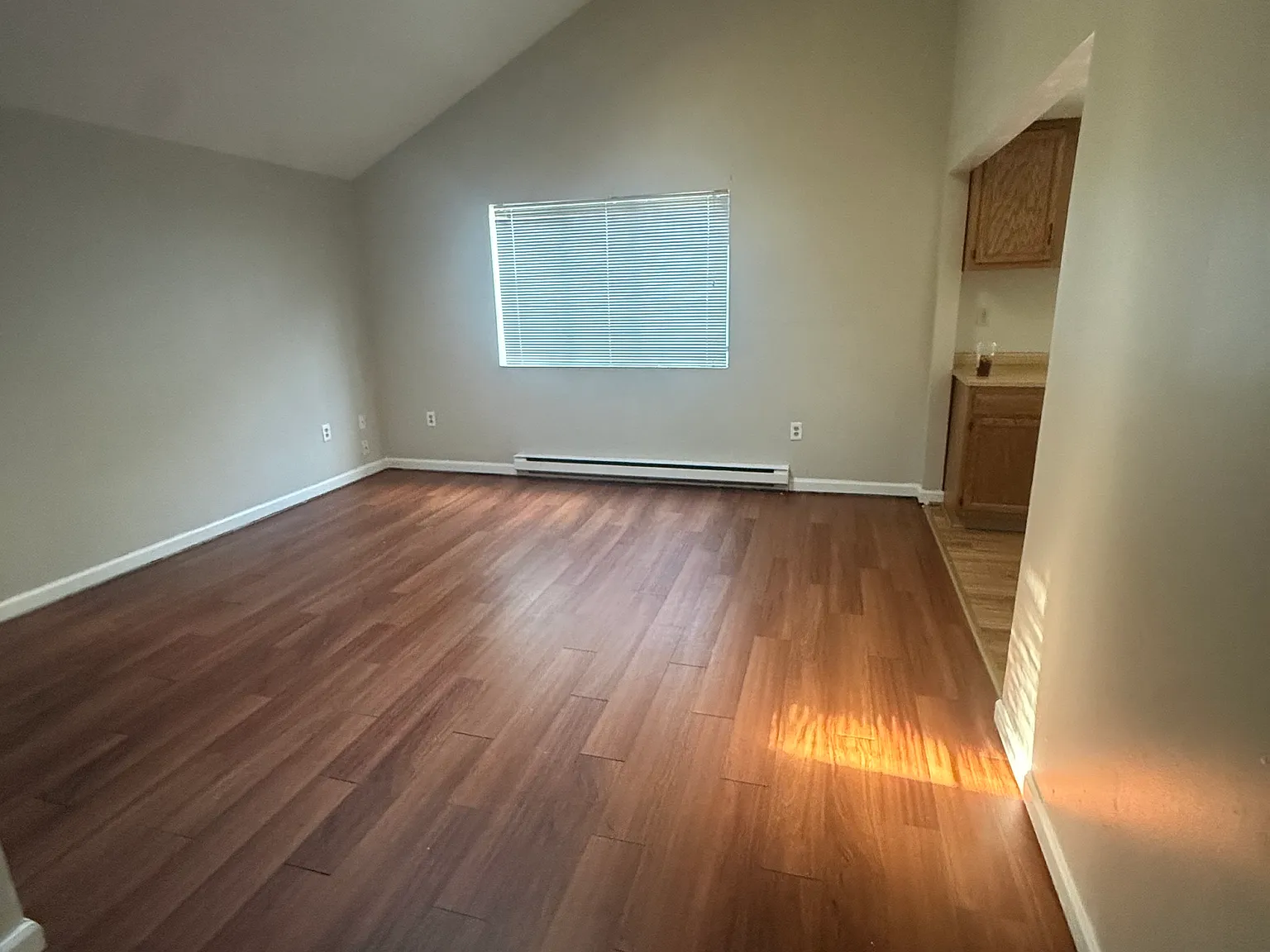 1 bed, 600 sqft, $995 — Photo 2