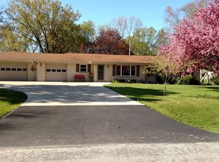 N56W29357 Westview Rd, Hartland, WI 53029