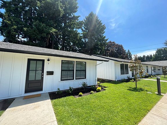 3rd image of 3405 SE Harvey St #8
