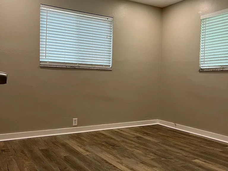 4250 NW 21st Ave — Photo 5