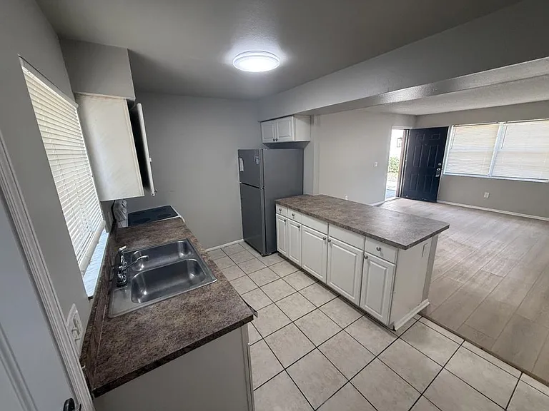 1411 E Mohawk Ave — Photo 4