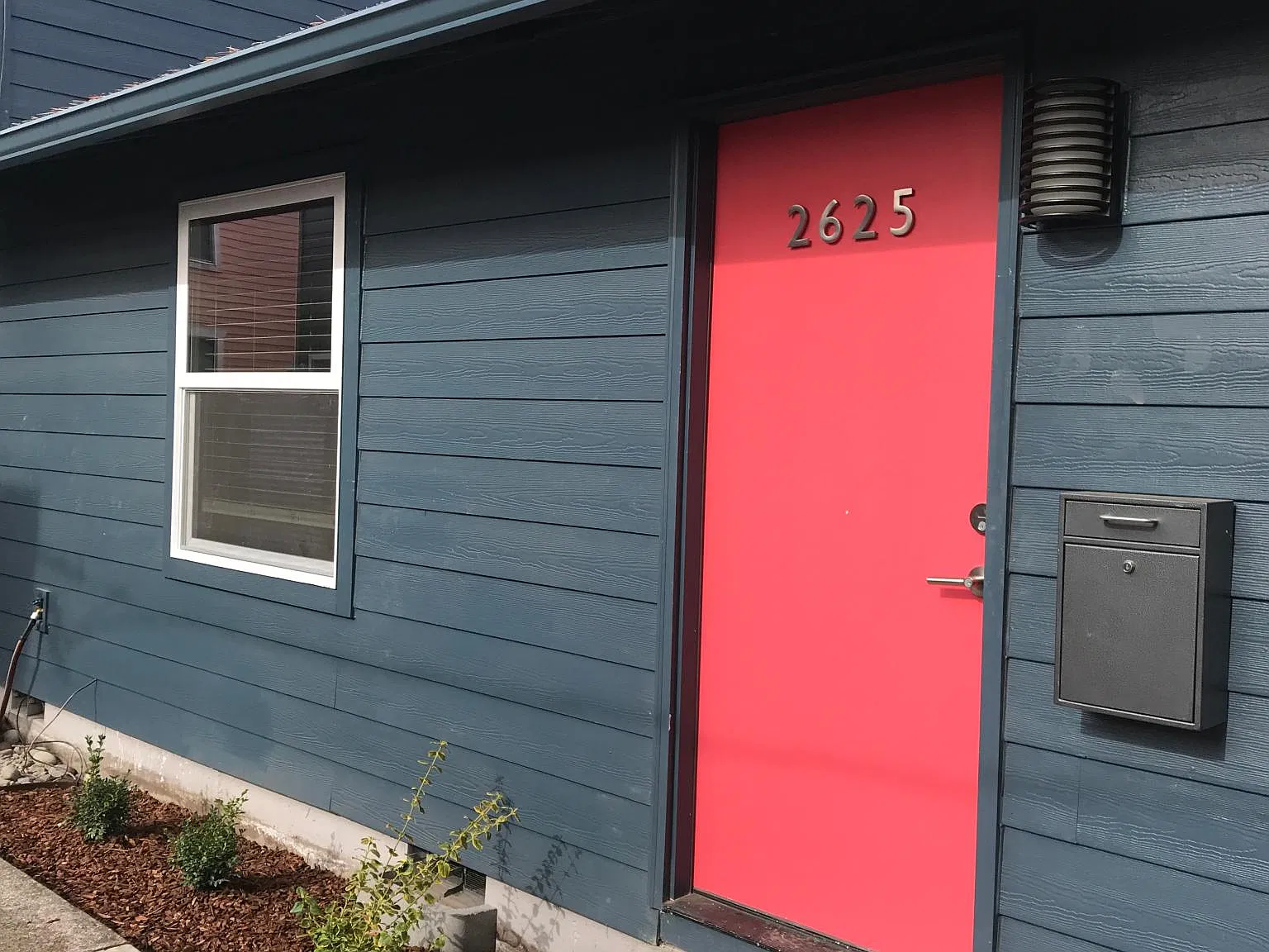 2625 SE 18th Ave — Photo 1