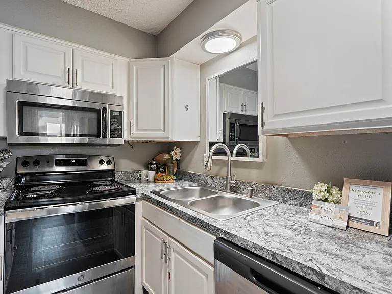 222 W 7th Ave #7 — Photo 8