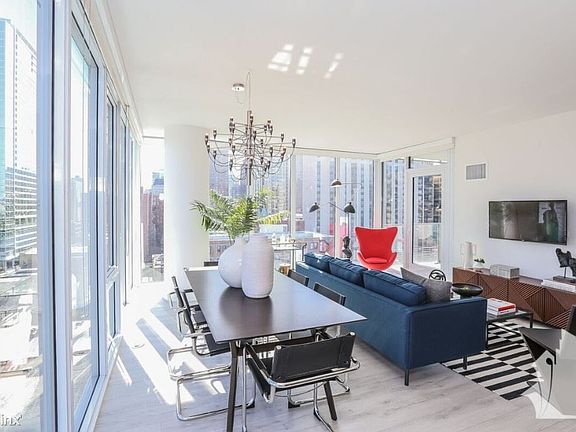 4th image of 1145 N Wells St #479