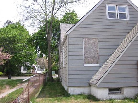 2nd image of 187 Park Ave