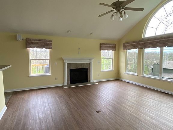 5th image of 408 Hidden Valley Dr