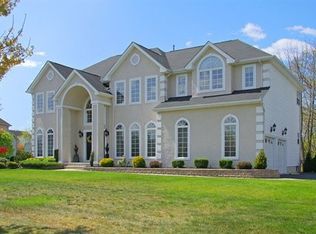 13 Hunters Creek Cir, Mullica Hill, NJ 08062