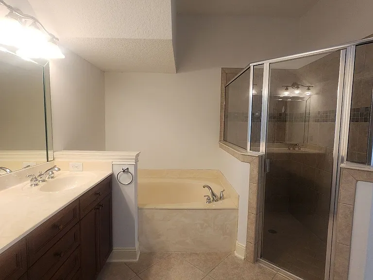 654 South Loop Pkwy — Photo 17