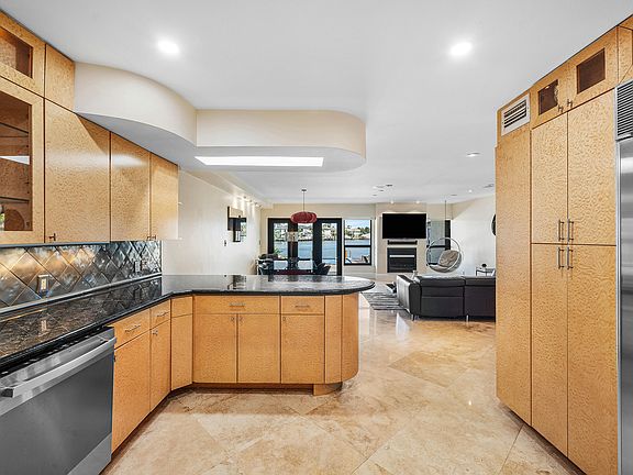 5th image of 1005 Bel Air Drive #5