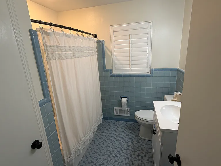 1824 Windsor Blvd — Photo 9
