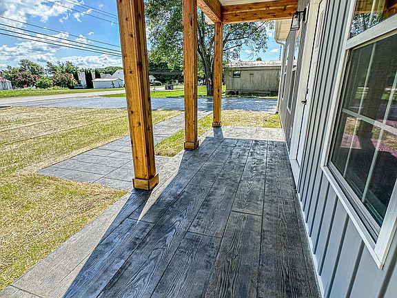 5th image of 203 Spring St