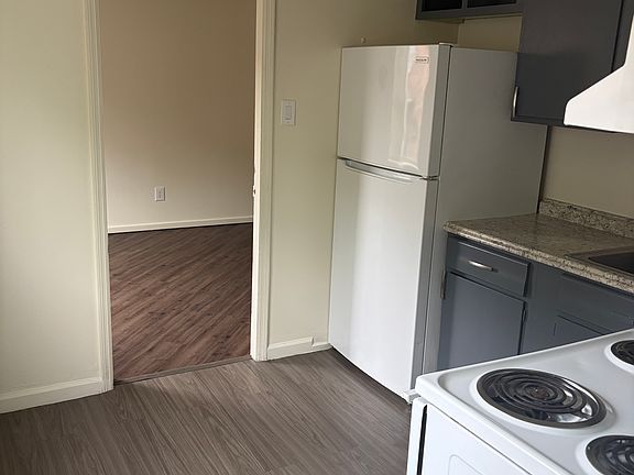 4th image of 2648 Harrison Ave #15