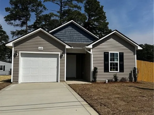 2070 Rogers Dr, Fayetteville, NC 28303