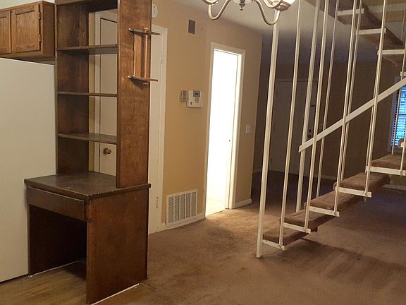 4th image of 3872 Parklane Dr