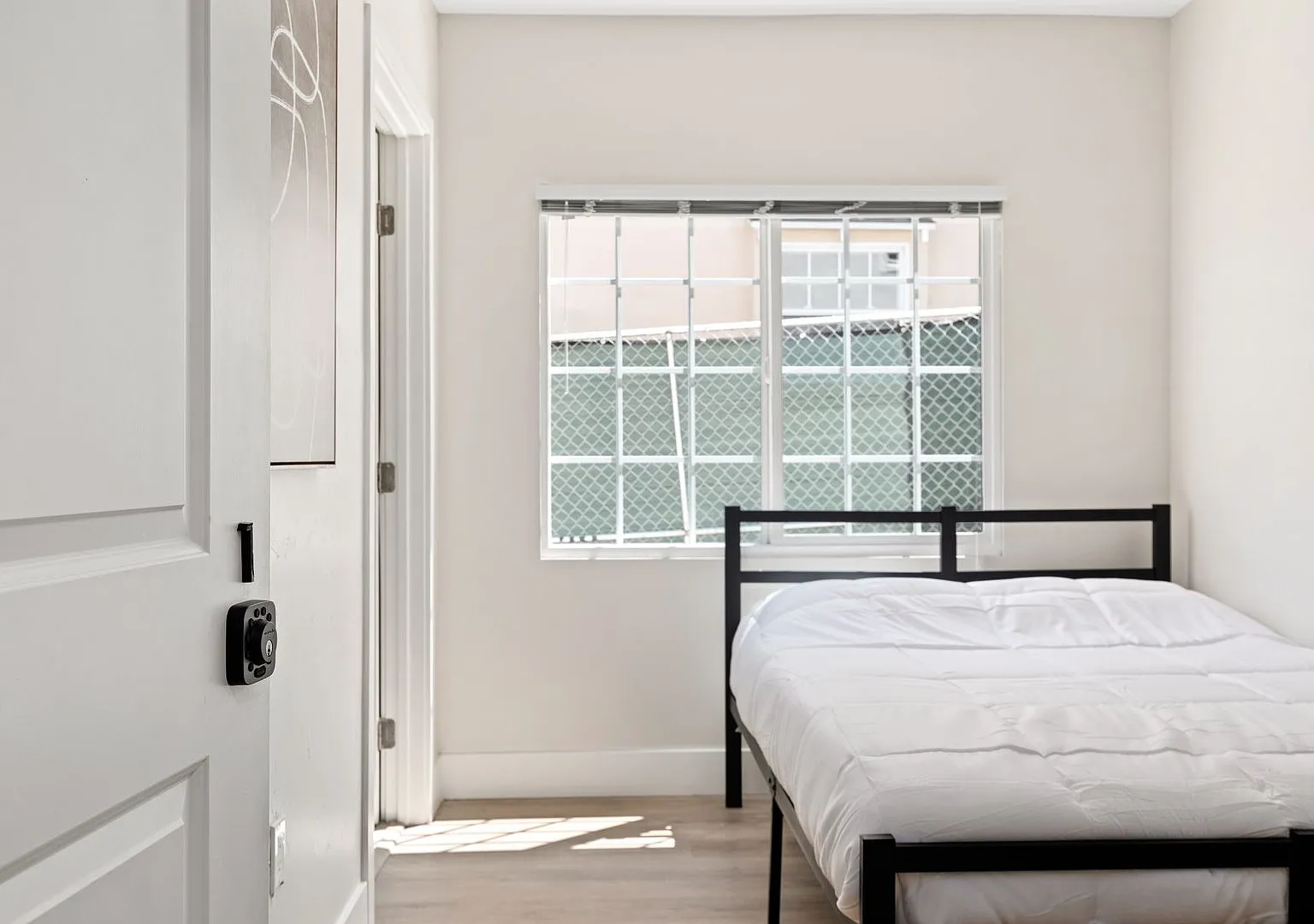 A 6 Bedroom, 6 Bathroom apartment with common areas and a fully functional kitchen at 1709 Kelton... — Photo 1