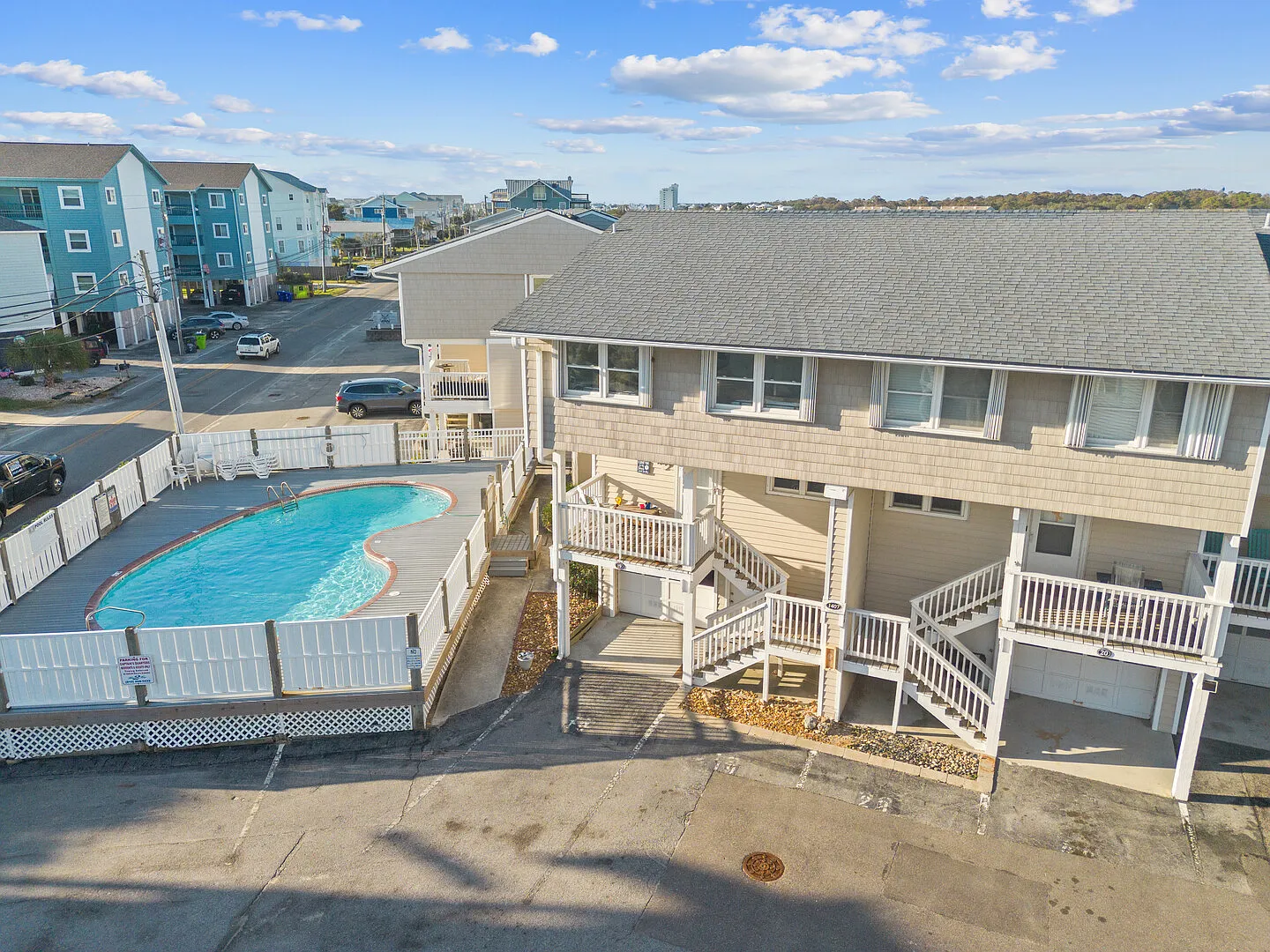 Waterfront Condo: Rose All Day with Sunset Views — Photo 2