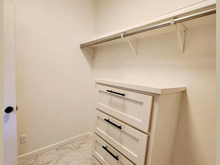 805 Woodridge Cir — Photo 36