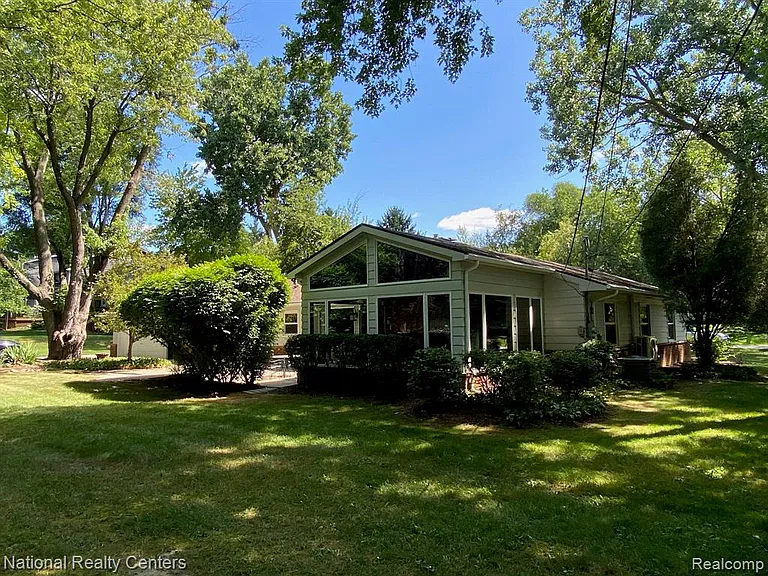 144 W Maryknoll Rd — Photo 10