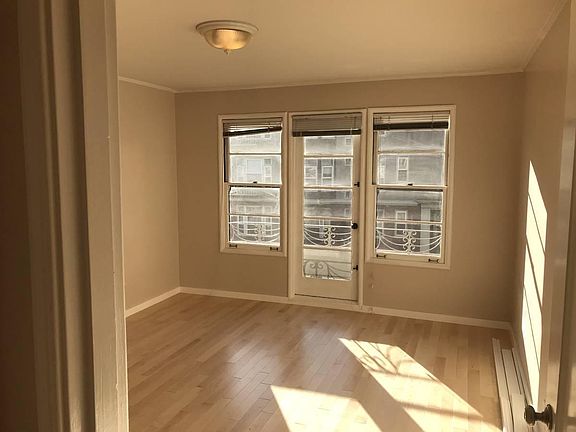 4th image of 2016 Laguna St #2