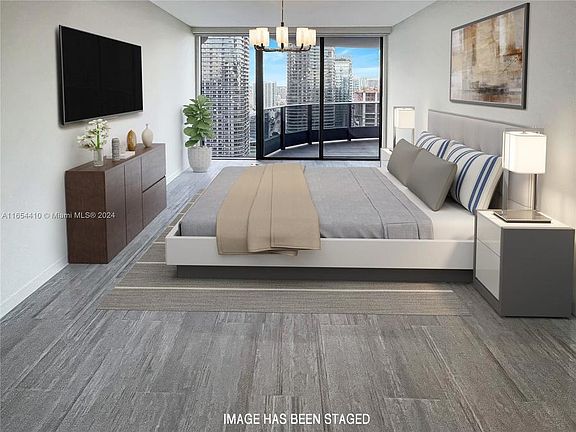 4th image of 1000 Brickell Plz #3812