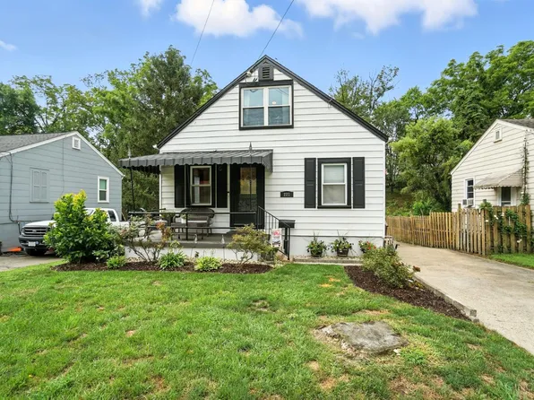 221 McGuire Ln, Cincinnati, OH 45215