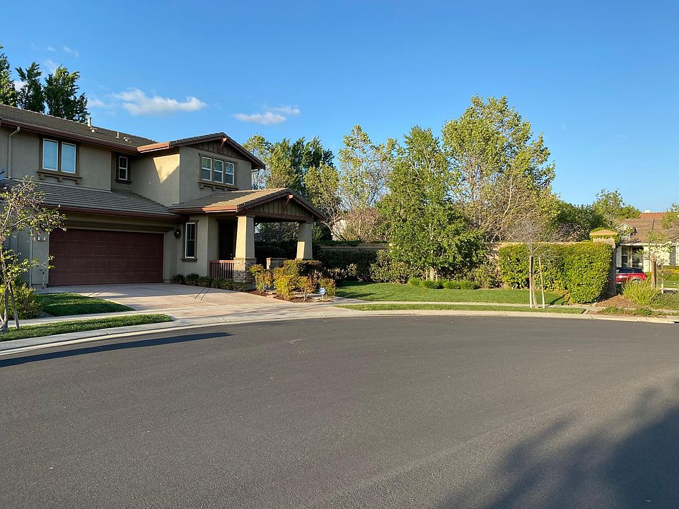 a cul-de-sac street corner