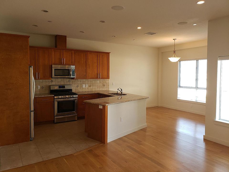 1st image of 1580 Laurel St Ste 4