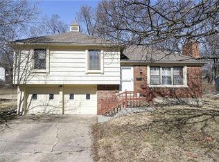 10622 Saint Catherines Ln, Kansas City, MO 64137