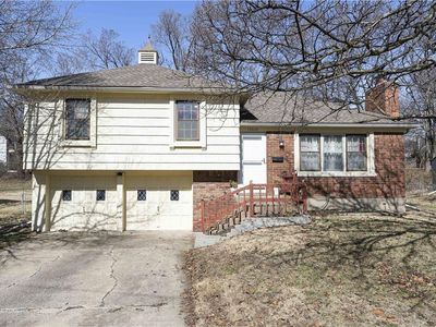 10622 Saint Catherines Ln, Kansas City, MO, 64137