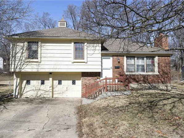 10622 Saint Catherines Ln, Kansas City, MO 64137