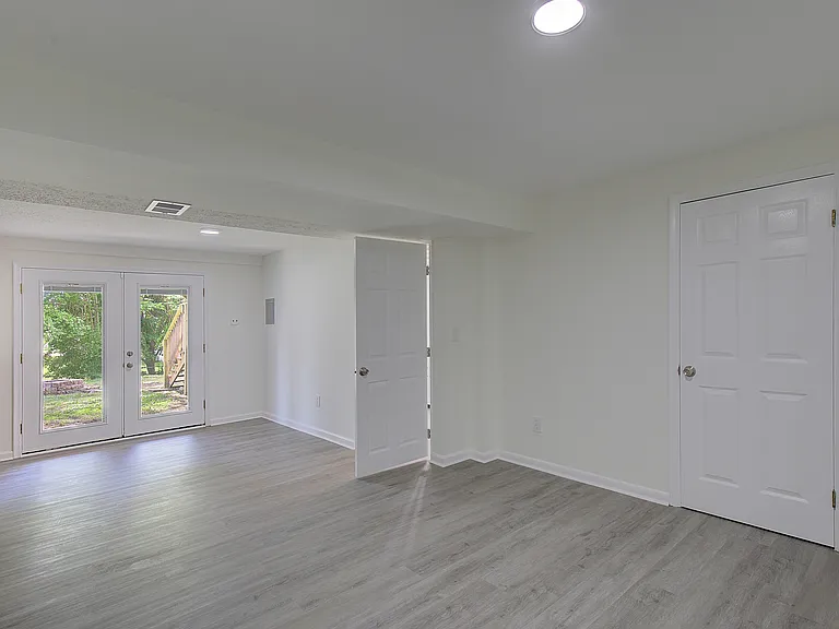 6417 Kaine Dr — Photo 40