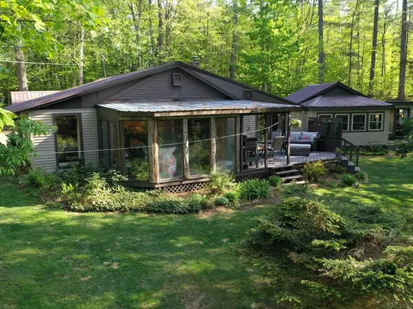 30 Kushaqua Mud Pond Rd, Onchiota, NY 12989