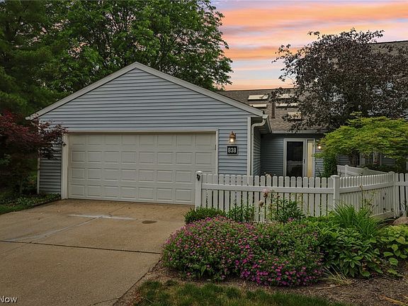 3rd image of 838 Lynnhaven Ln