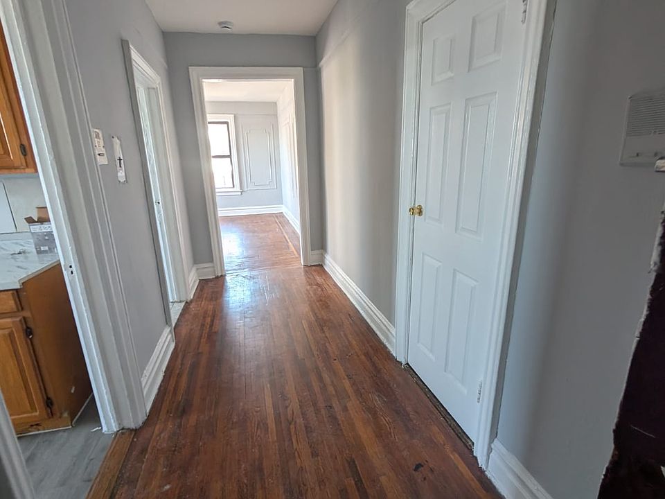 2nd image of 160 Ellis Ave #100