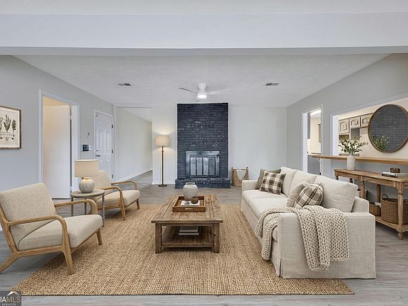 3rd image of 1608 Double Churches Rd