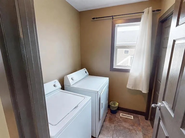 7022 A 90th St #B — Photo 12