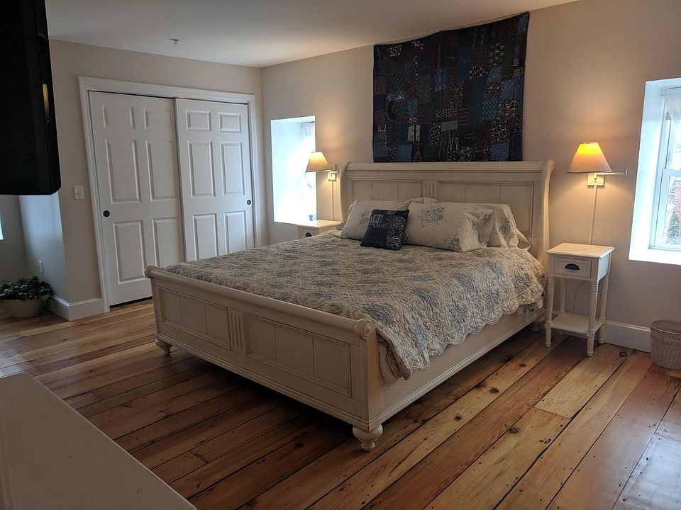 Master bedroom with King sized memory foam bed.