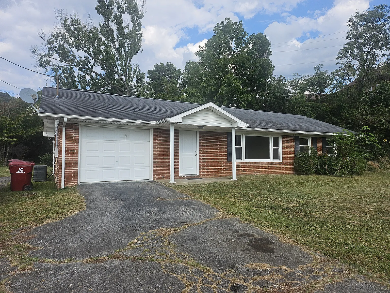 3 bed, 1100 sqft, $1,600 — Photo 1