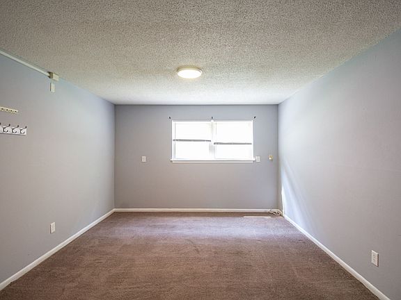 5th image of 400 Lawrence Pl APT C