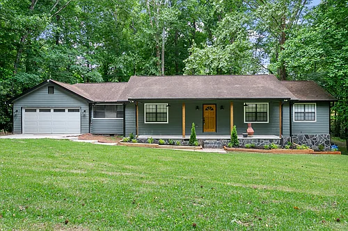 209 Pinewood Ln Photo 1