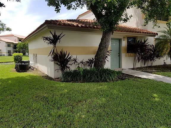 2nd image of 9851 Nob Hill Ct