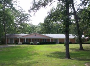 600 Pine St, Center, TX 75935