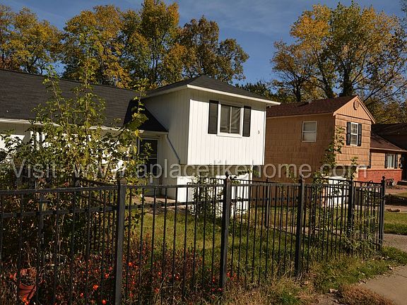 2nd image of 1826 E 48th St