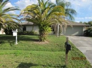 574 SE Maple Ter, Port Saint Lucie, FL 34983
