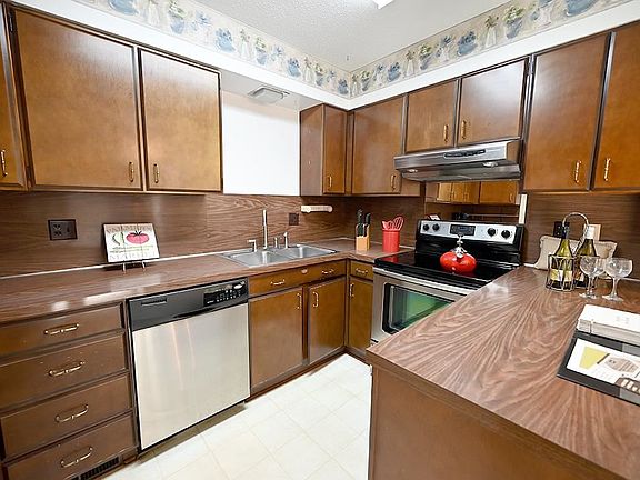 5th image of 45 Brentwood Dr